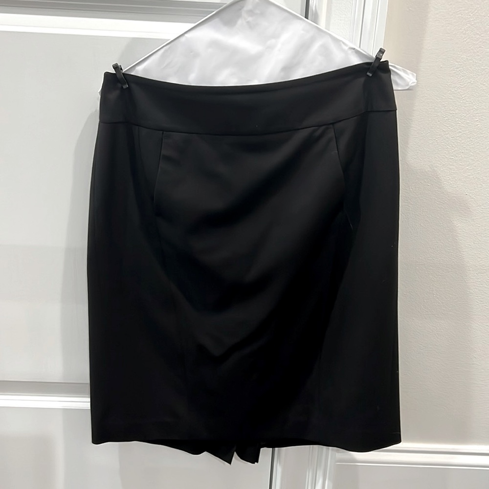 Ann Taylor Loft Pencil Skirt. Size 2. EUC